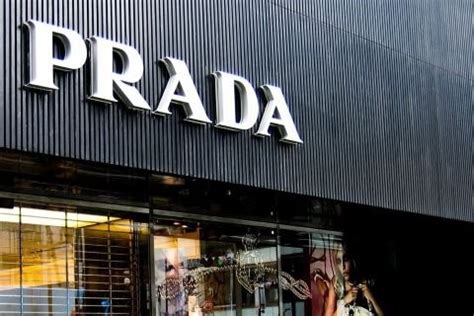 prada outlet store montevarchi.